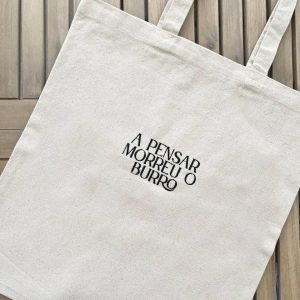 A PENSAR MORREU O BURRO